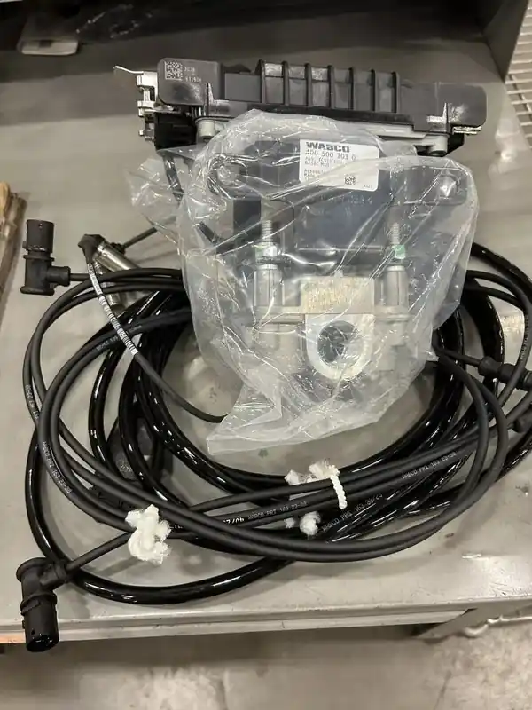 SK0218518-US20260702-105043-0 8235-R955374 Genuine Meritor Wabco Trailer Abs Retrofit Kit - Image 1