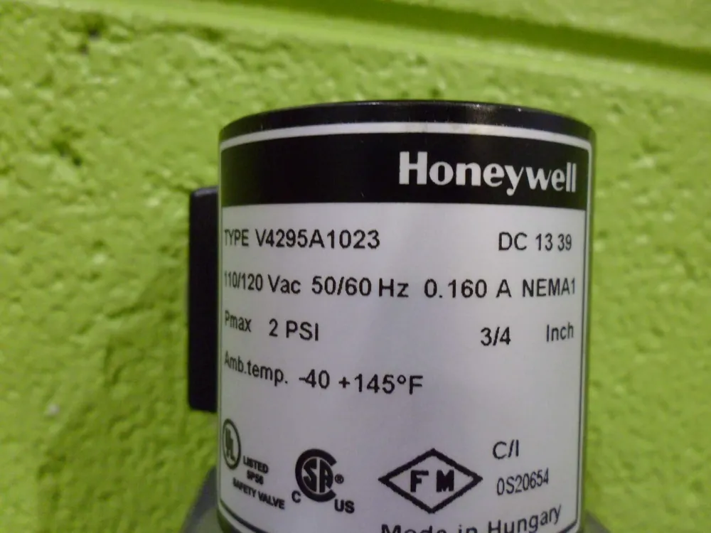 SK0232912-US20260702-105043-0 Honeywell V4295A1023 3/4 inch Solenoid Gas Valve 120V 2 PSI - Image 1
