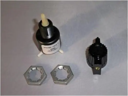 SK0233231-US20260702-105043-0 Honeywell SP470A1018 Pneumatic Selector Switch - Image 1