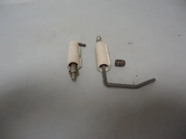 Honeywell 133451A Flame Rod and Insulator Assy
