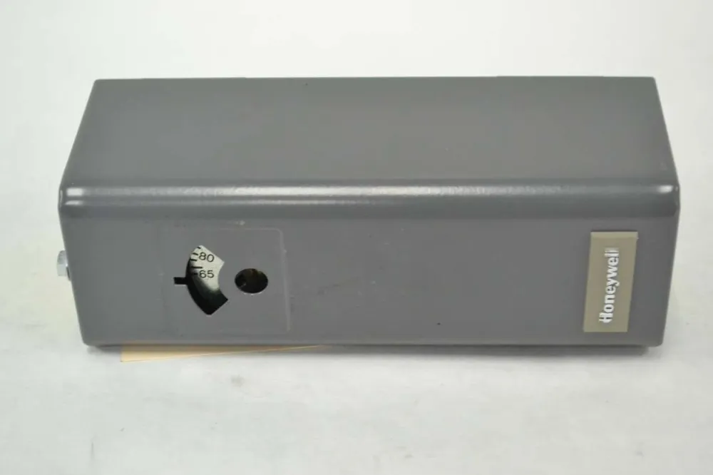 SK0233792-US20260702-105043-0 Honeywell L6006C1034 Aquastat Controller 65-200F Temperature Range - Image 1
