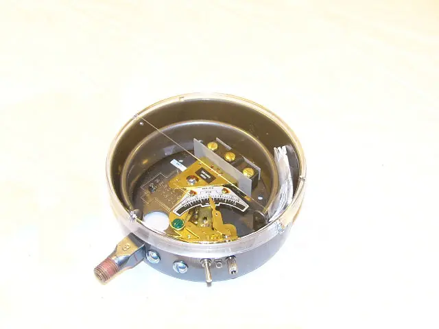 SK0247232-US20260702-105043-0 Dwyer DR-7031-153L-7 SPDT MR SS Switch - Image 1