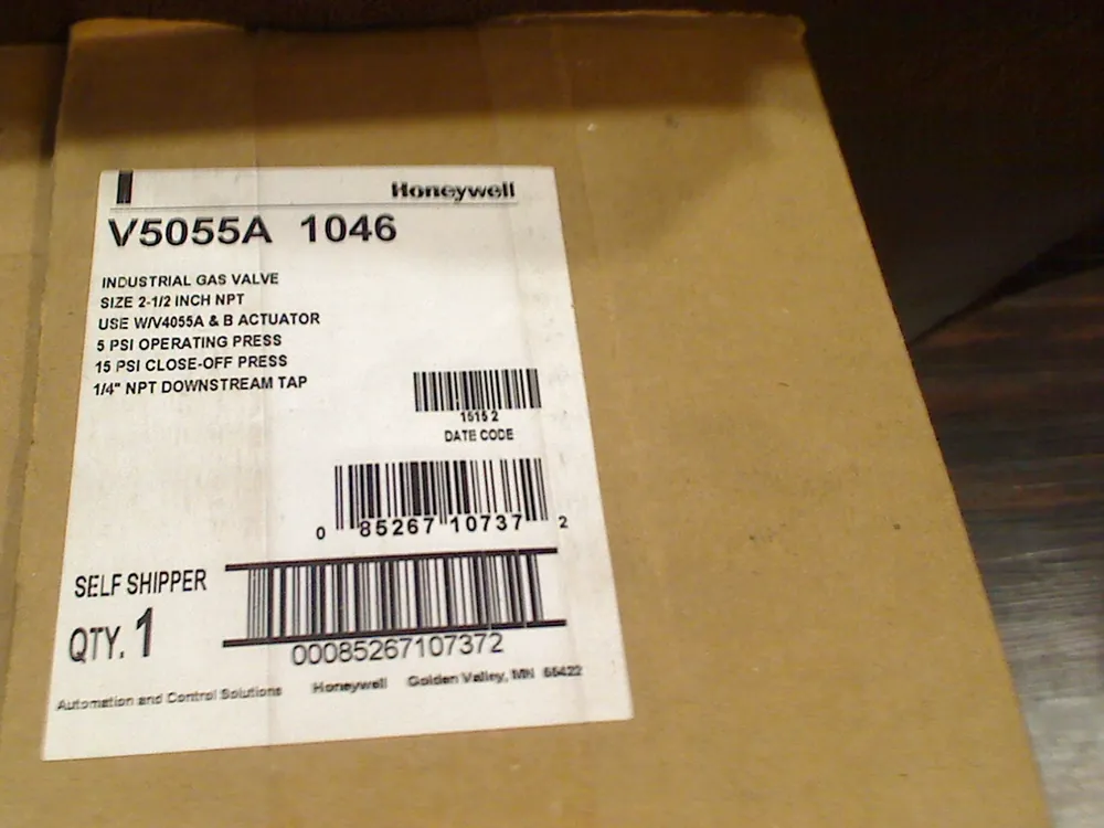 SK0247696-US20260702-105043-0 Honeywell V5055A1046 2-1/2 NPT Industrial Gas Valve - Image 1