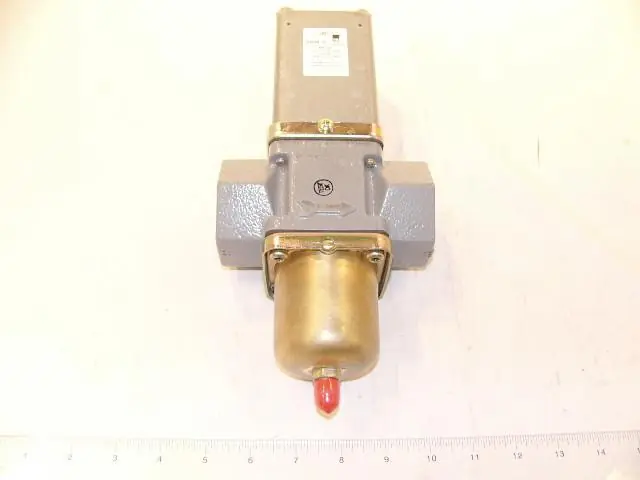 SK0247971-US20260702-105043-0 Johnson Controls V46AE-17 Angle Globe Valve 1 1/4 70/260# ACT.H20 - Image 1