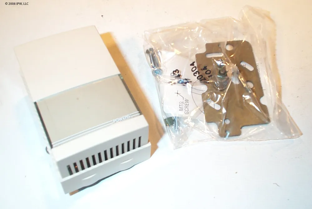 SK0248802-US20260702-105043-0 Siemens Building Technology 186-0019 - 20-90% Rh Hygrostat Ra for Building Automation - Image 1
