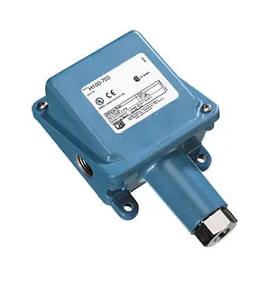 SK0249489-US20260702-105043-0 United Electric E100-3BC Temperature Switch 100-400F NEMA 4 - Image 1