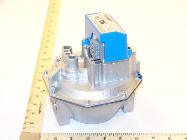 SK0249633-US20260702-105043-0 Weil McLain 511-044-191 24V 1 Inch Gas Valve for Heating Systems - Image 1