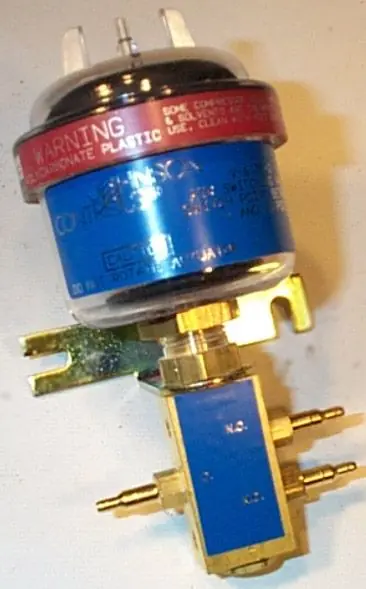 SK0249910-US20260702-105043-0 Johnson Controls V-6135-3 Pneumatic Air Switching Valve, 3 Way - Image 1
