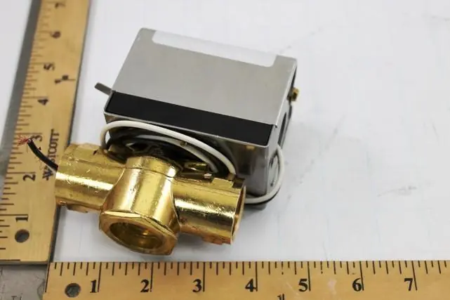 SK0257105-US20260702-105043-0 Schneider Electric VT2325G13B020 120V N/C 3/4NPT 2W Valve - Image 1