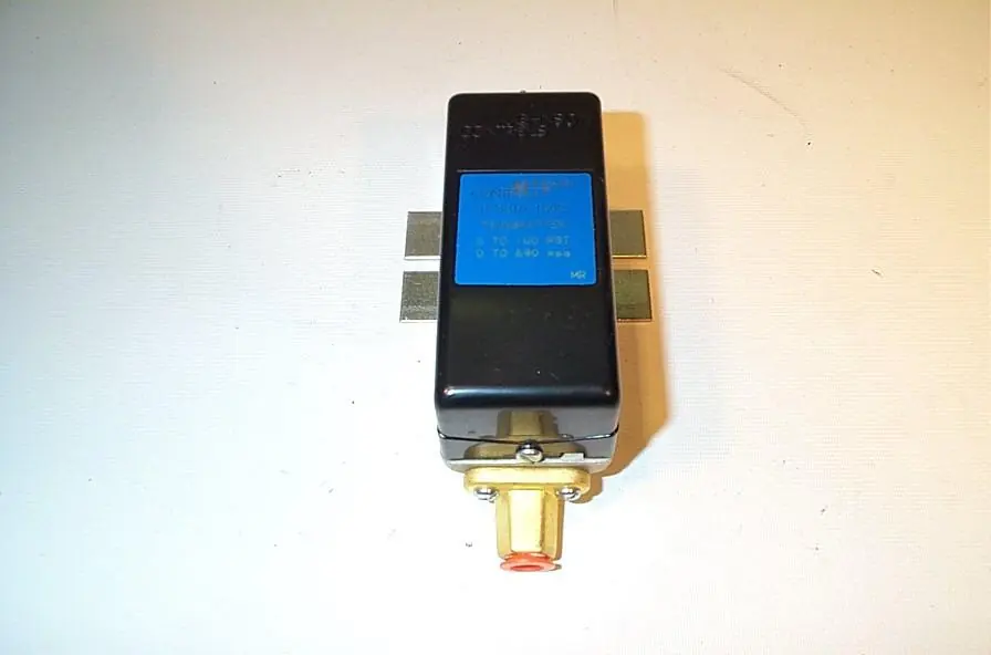 Johnson Controls P-5210-1001 - TRANSMITTER, -30HG TO 30#.