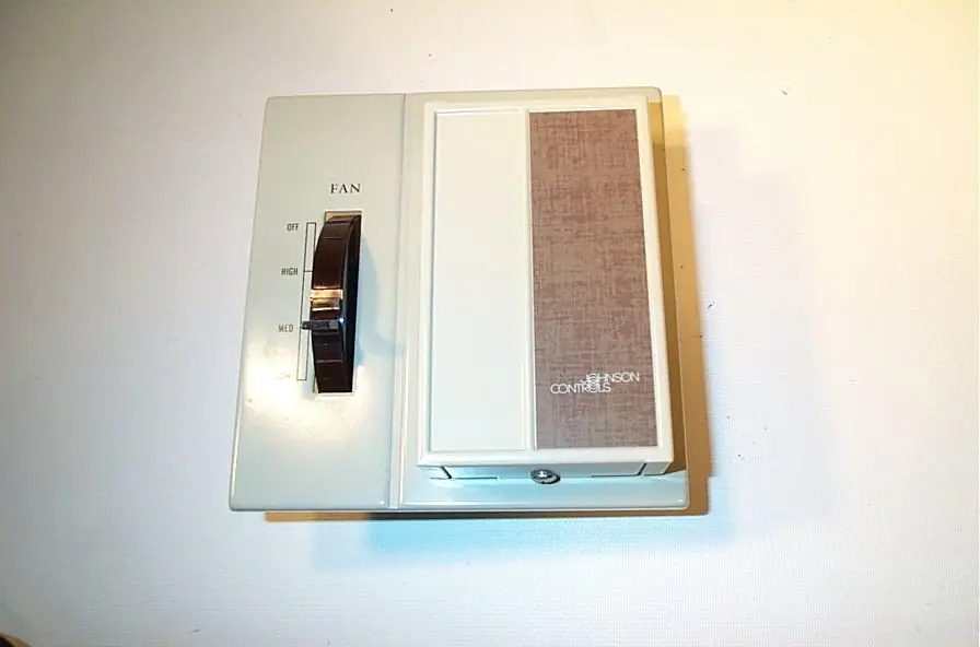Johnson Controls T28CD-1 - FAN COIL STAT OFF-HI-MED-LO
