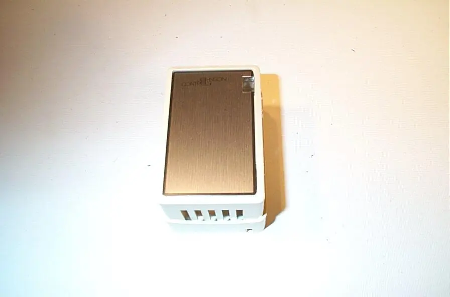 Johnson Controls T-4000-2645 - VertCoverBrushedFacepltWindow
