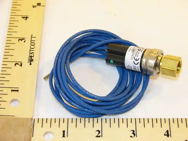 Johnson Controls P100AP-332 FanCycle R410A 300-400# SPST