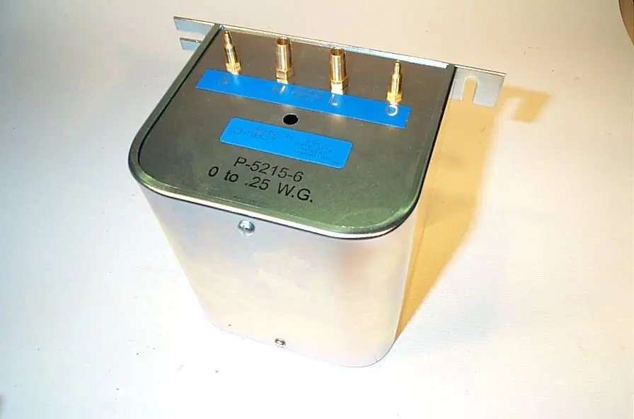 Johnson Controls P-5215-6 Differential Pressure Transmitter 0 to 0.25 PSI