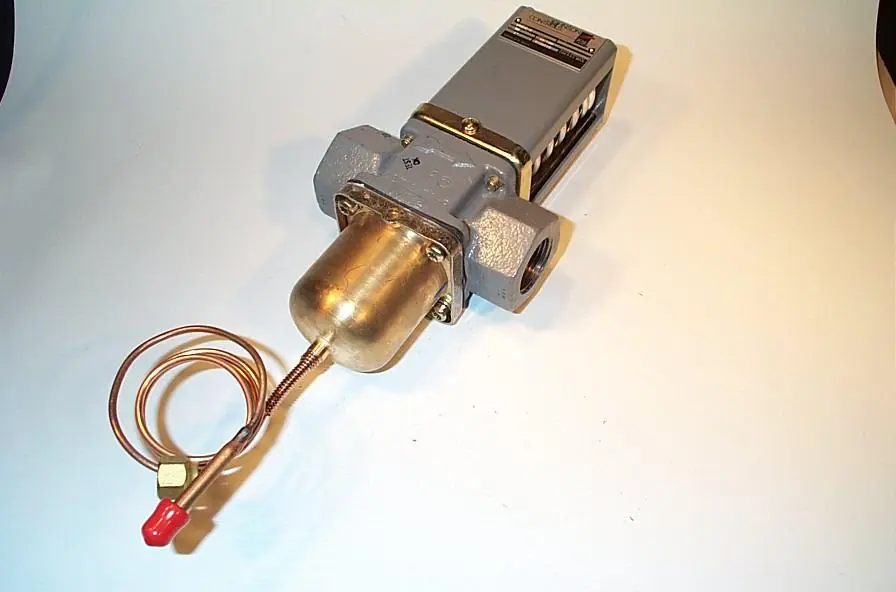Johnson Controls V46ND-2 Valve 140/100N.Ra N.Act.H2O Reg.Valve