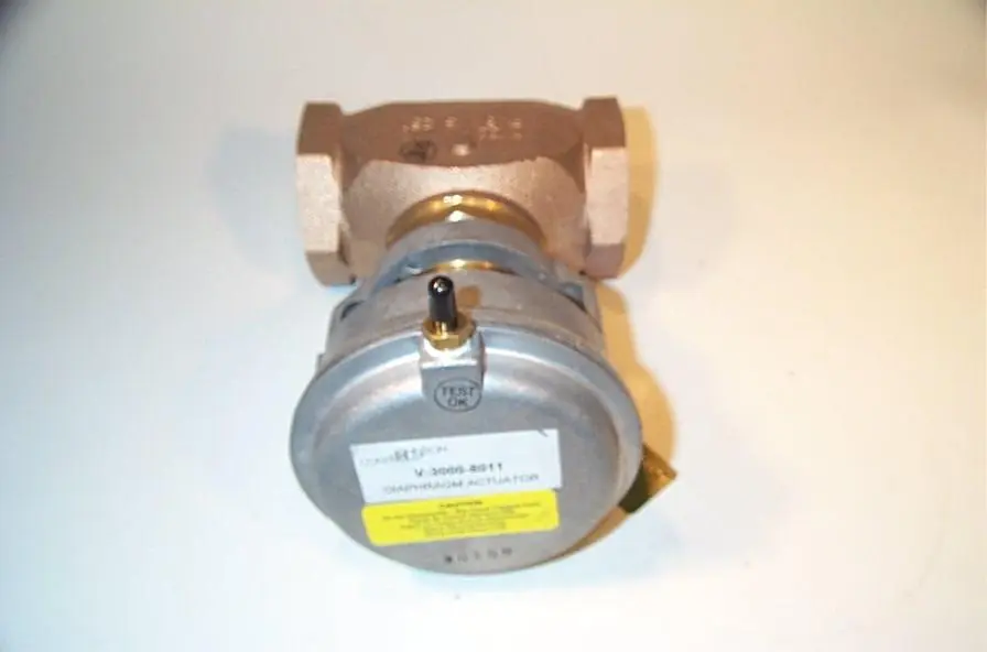 SK0259537-US20260702-105043-0 Johnson Controls VG7241PT+3003D Brass Trim Globe Valve Pneumatic Actuator - Image 1