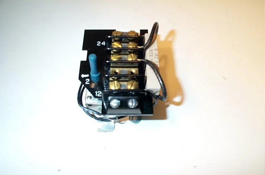 SK0259708-US20260702-105043-0 Johnson Controls RLY13A-610R Replacement Timing Relay 120/240 VAC - Image 1