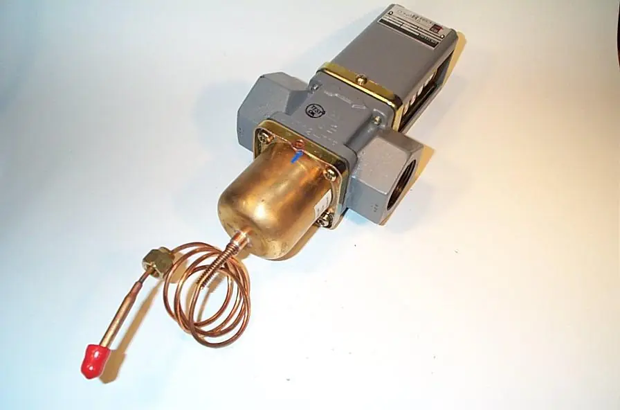 Johnson Controls V46NE-2 - 1 1/4"REV.ACT WTR#REG.40/100#