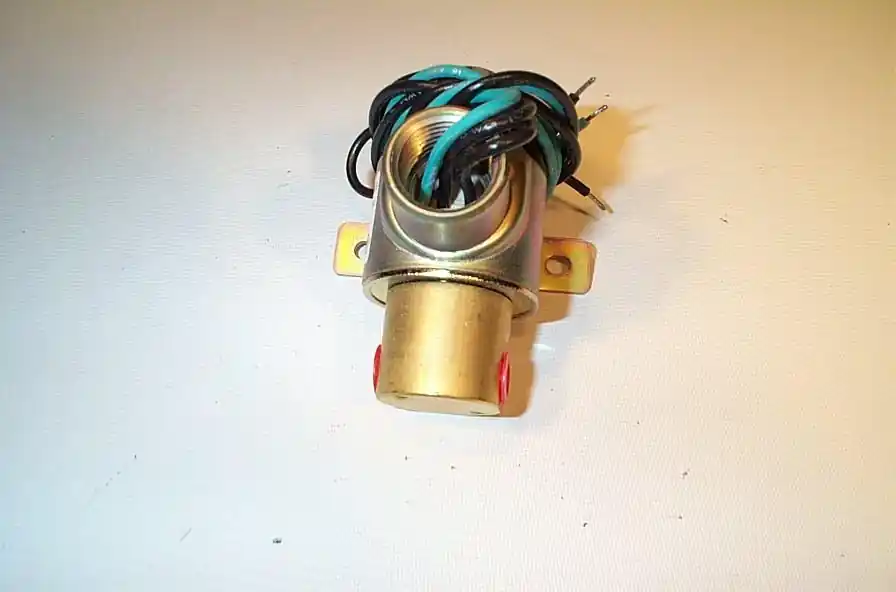 Johnson Controls V-2410-6 Solenoid Air Valve 480V 0-30 Three-Way