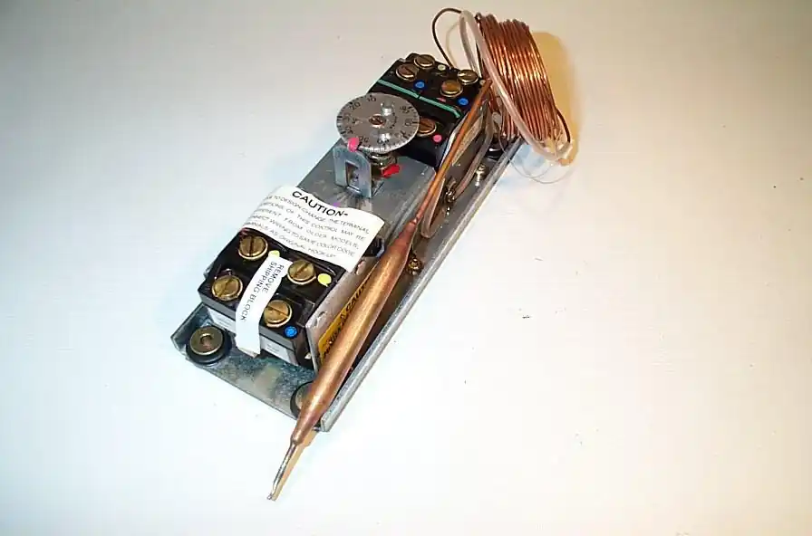 Johnson Controls A36AHB-4 - 10/90F,4 STG,15'CAP,TEMP.CTRL