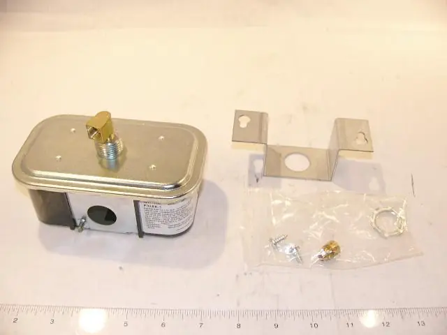 SK0260069-US20260702-105043-0 Johnson Controls P32AK-1 Pressure Switch .05/5.0Wc Open Low - Image 1