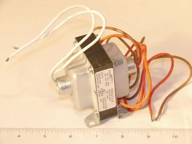 Johnson Controls Y65G13-0 24V-24V Isolation 40VA Foot Mt