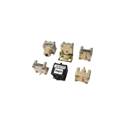 SK0260312-US20260702-105043-0 KMC CONTROLS RCC-1101 Reversing Relay with Bracket 9 PSI Calibration - Image 1