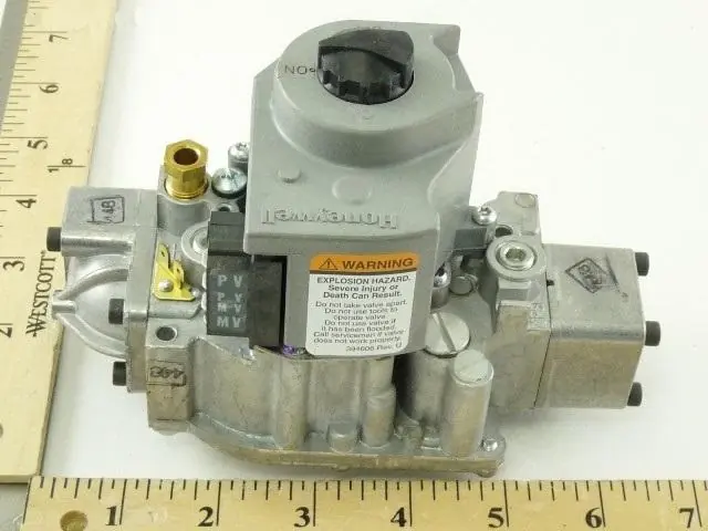 Lochinvar & A.O. Smith 100109841 - 24v 3.5" wc Nat 1/2" Gas Valve