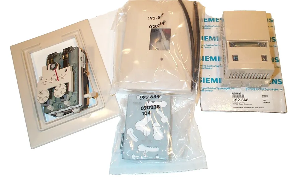 SK0264544-US20260702-105043-0 Siemens Building Technology 194-3042 - H/W Retrostat Kit Day/Nite Da for Building Automation Systems - Image 1