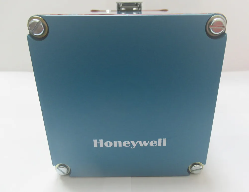 Honeywell C7076A1007 Ultraviolet Flame Detector 1 in. NPT NEMA 4
